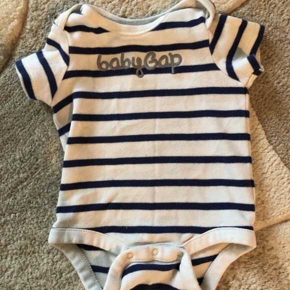 Gap onesies bundle - Picture 4 of 5
